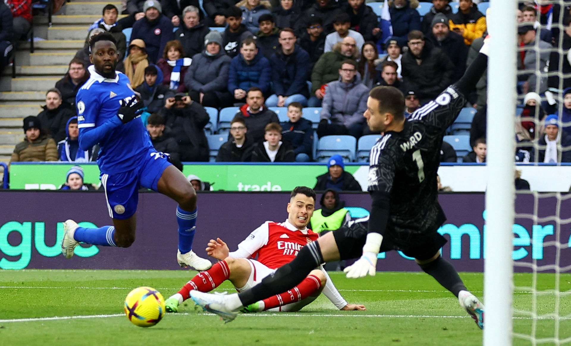 并迅速与其 并迅速与其